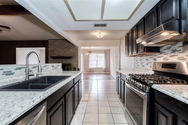 Building Photo - 4700 Franklin Park Dr
