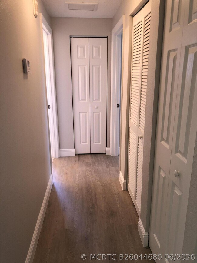 Building Photo - 3023 Alcazar Pl