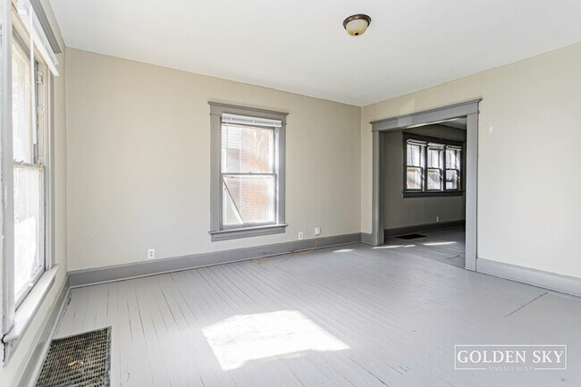 Building Photo - 1114 Mourer St