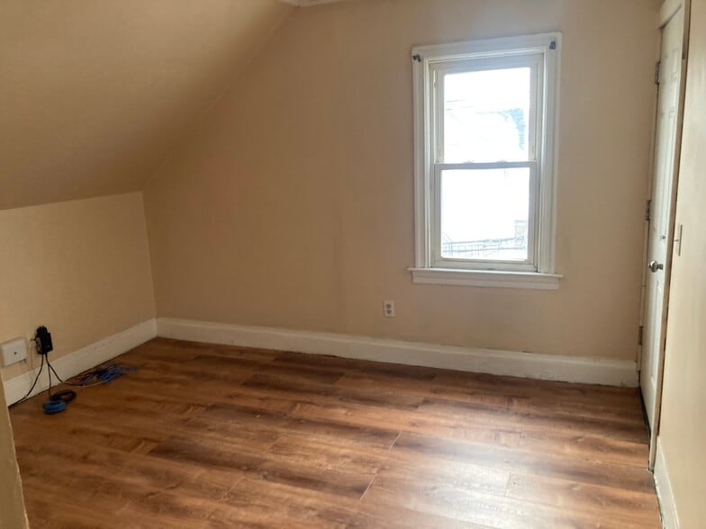 Building Photo - 509 Chalkstone Ave