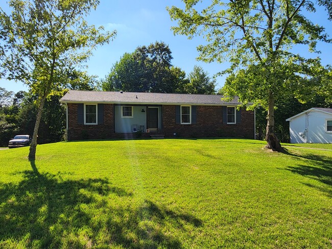 Building Photo - 415 Christopher Dr