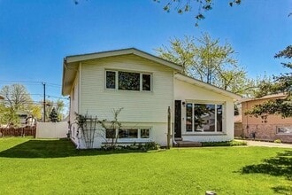 Building Photo - 509 N Willow Rd