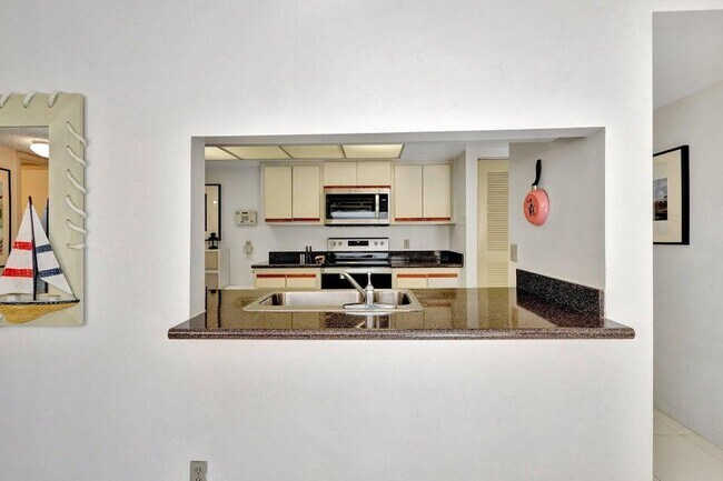 Building Photo - 1915 Lavers Cir