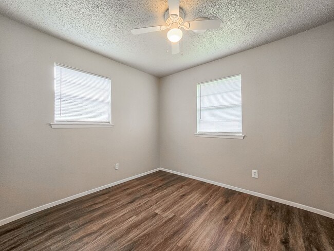 Building Photo - Newly Remodeled 4 bedroom 2 bath home in S...