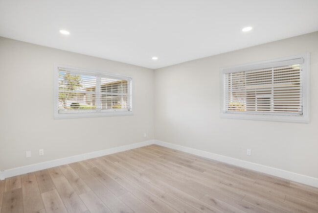 Building Photo - 18081 SE Country Club Dr