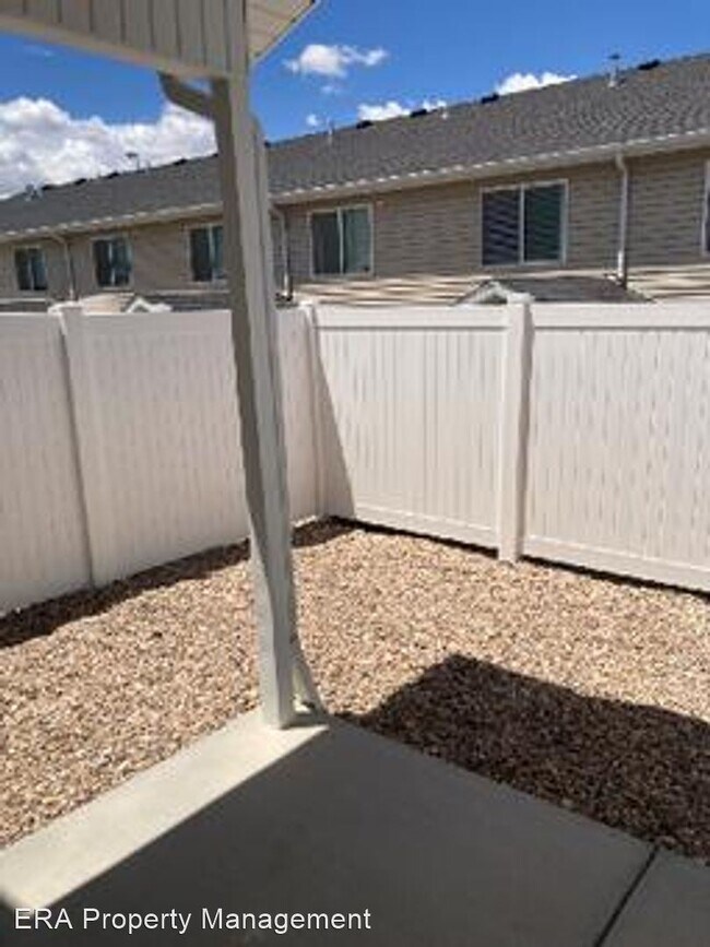 Building Photo - 3 br, 2.5 bath House - 3037 N 175 E