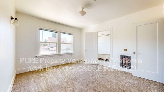 Building Photo - 537 Humboldt St