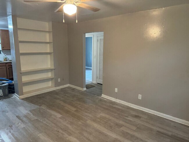 Building Photo - 2 Bedroom Duplex in Jacksonville