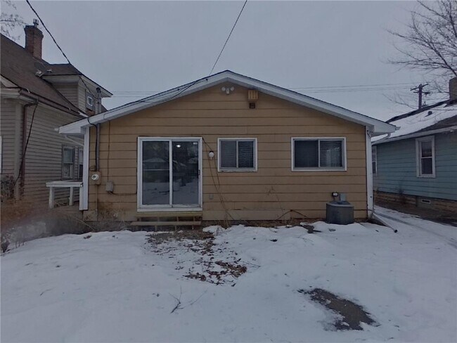 Building Photo - 1000 Concordia Ave