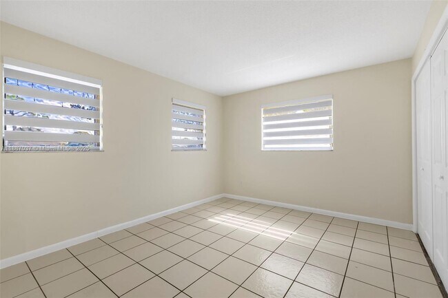 Building Photo - 5070 Ponderosa Ln