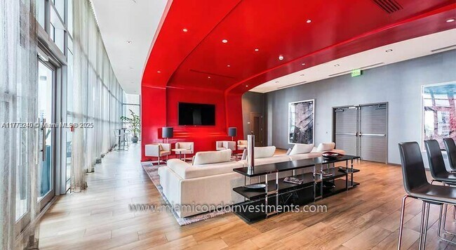 Building Photo - 1100S S Miami Ave
