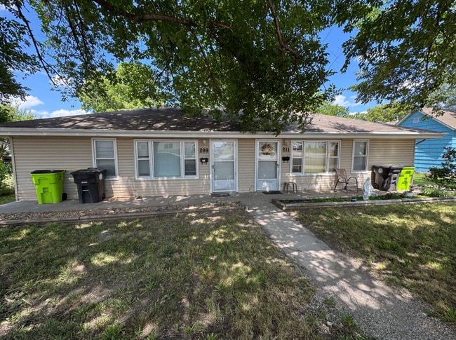 Building Photo - 209 Commercial St