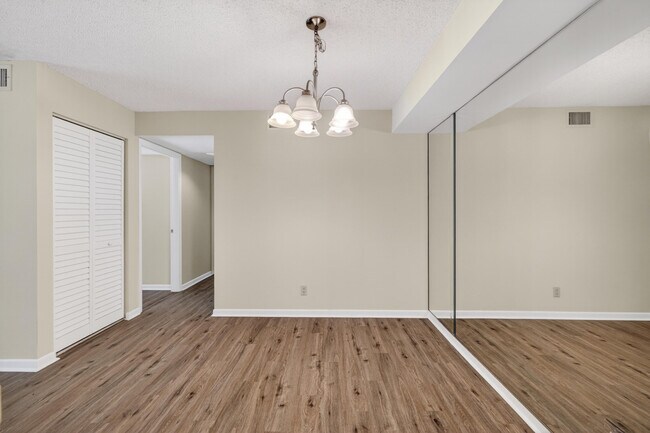Building Photo - 2512 SE Anchorage Cove