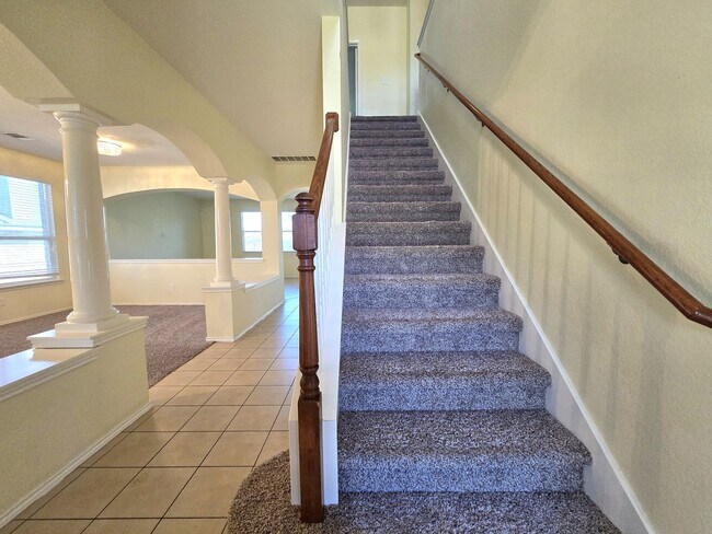 Building Photo - 2405 S Clear Creek Rd