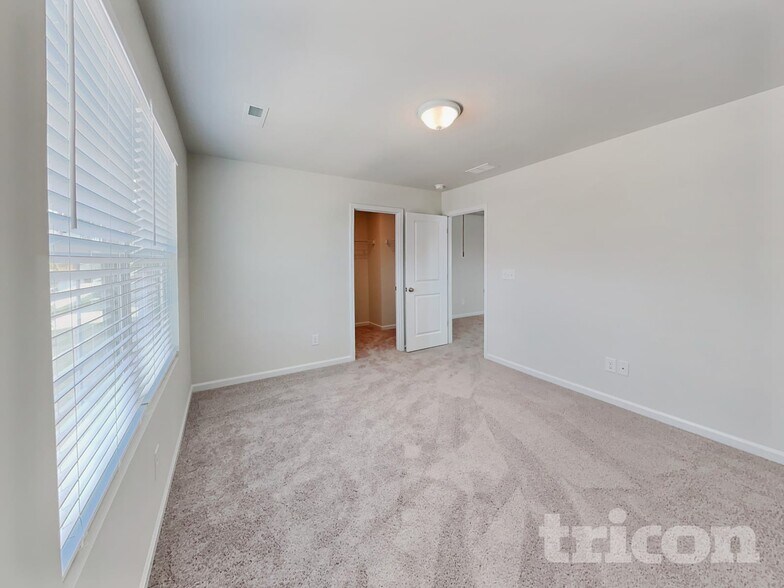 Building Photo - 3718 Streamside Dr