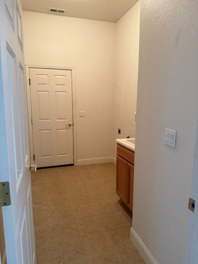 Building Photo - Beautiful 3 bed home with 3 car garage in Indian Hills behind Target