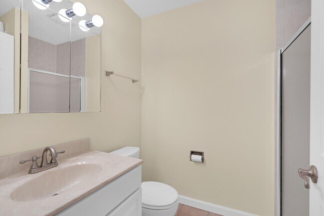 Building Photo - 2407 N Kennicott Dr