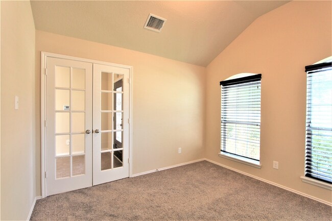 Building Photo - 603 Honeysuckle Vine Dr