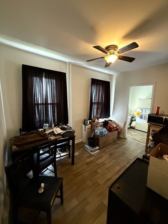 Building Photo - 425 Elm St