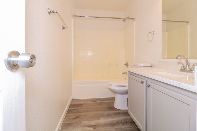 Building Photo - 9411 W Eaton Rd