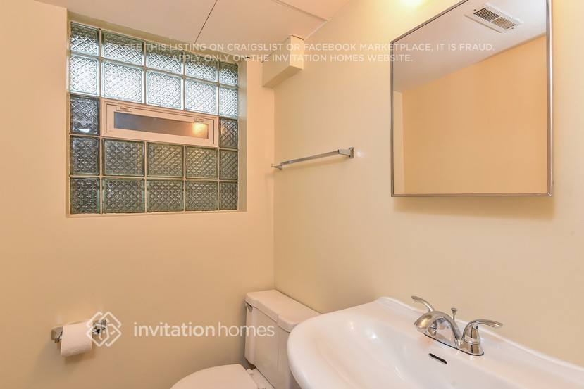 Building Photo - 104 N Elm Ln