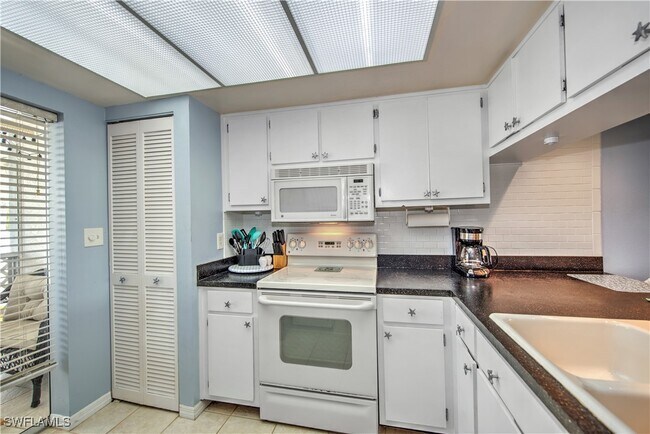 Building Photo - 15410 River Vista Dr
