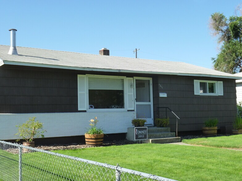 Building Photo - 1211 W Dalke Ave