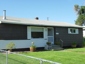 Building Photo - 1211 W Dalke Ave