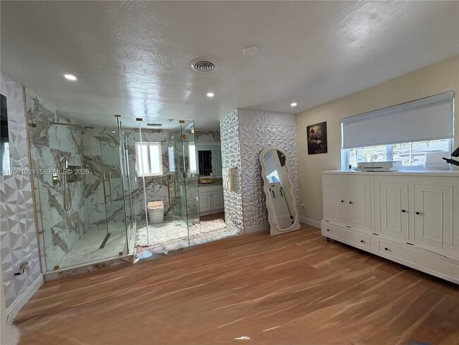 Building Photo - 2250 NW 22nd Ct