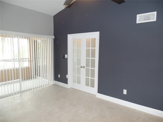 Building Photo - 2880 N Oakland Forest Dr