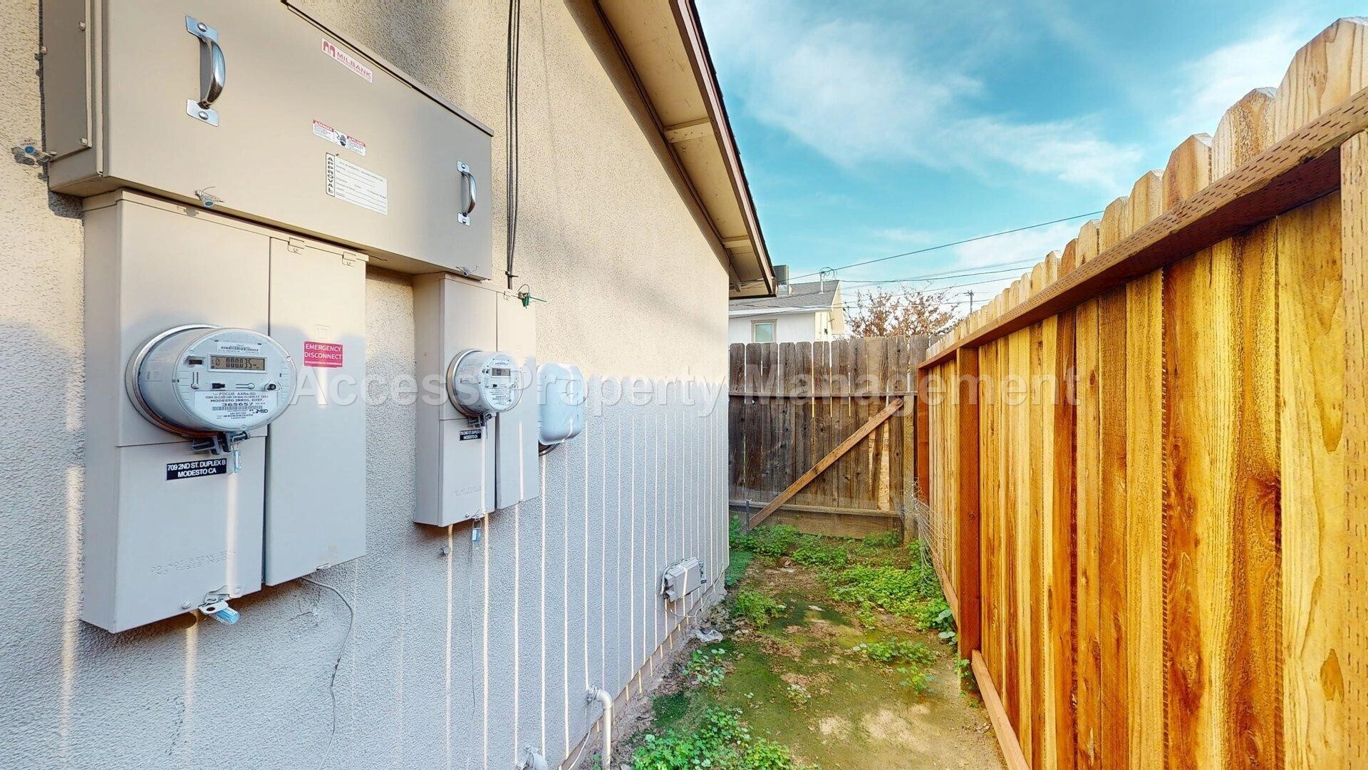 Building Photo - 709 2nd St