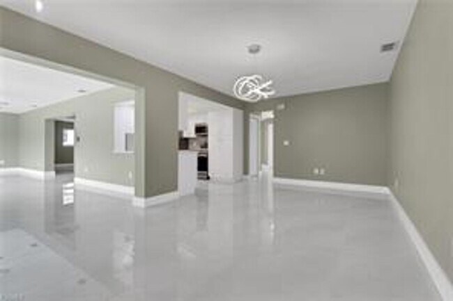 Building Photo - Elegant 3-Bedroom Pool Home in the Prestig...