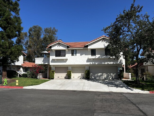 Building Photo - 3036 Avenida Christina