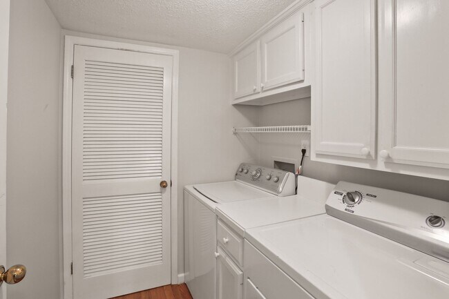 Building Photo - Charming 2-Bedroom, 2-Bathroom Rental with...