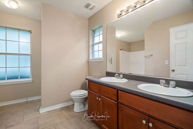 Building Photo - 4718 Lemoyne Vista