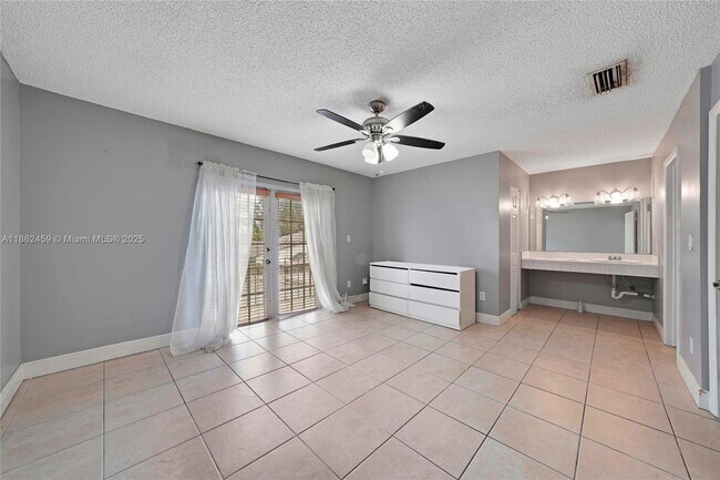 Building Photo - 1054 SW 124th Ct