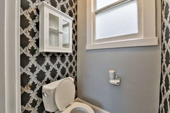 Building Photo - Baker Street 2753-55