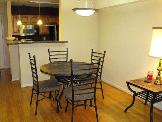 Building Photo - 3175 Summit Square Dr