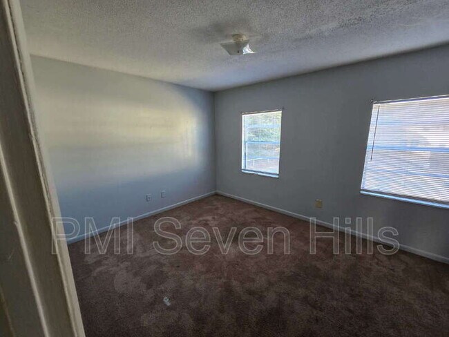 Building Photo - 2325 W Pensacola St