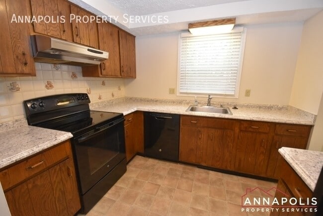 Building Photo - 1604 Revell Downs Dr