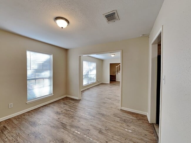 Building Photo - 105 St Andrews Dr