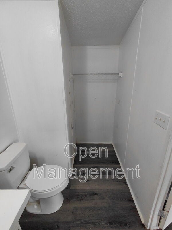 Building Photo - 301 Mantle Ave