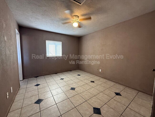 Building Photo - 3419 W Marshall Ave