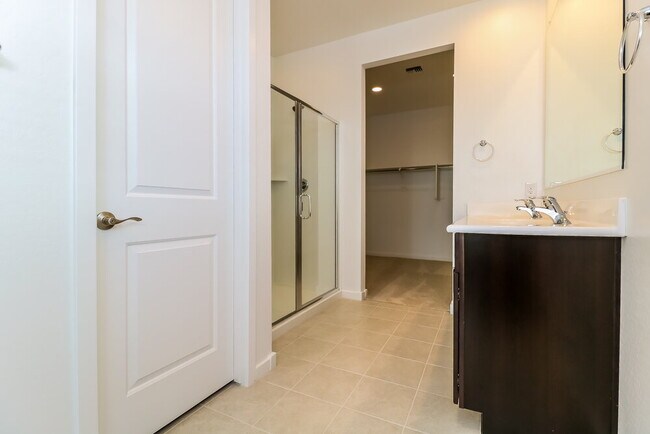 Building Photo - 4426 S 111th Dr