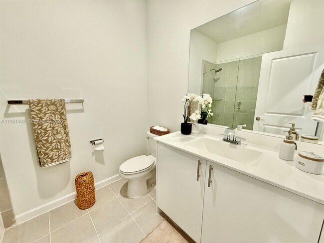 Building Photo - 2767 SE 25th Ave