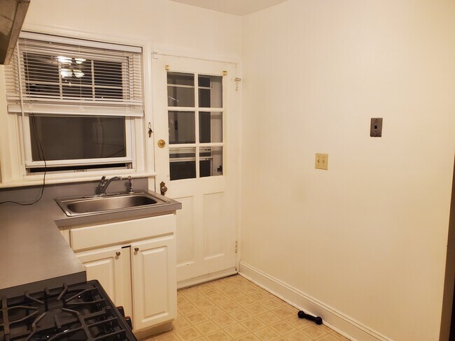 Building Photo - 2411 Patane Ave