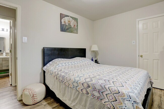 Building Photo - 6613 Cromarty Ln