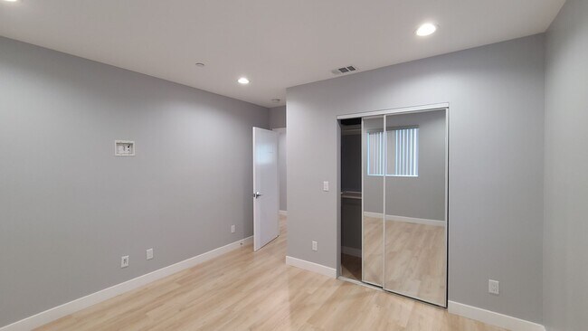 Building Photo - 84(142-144 1/2)