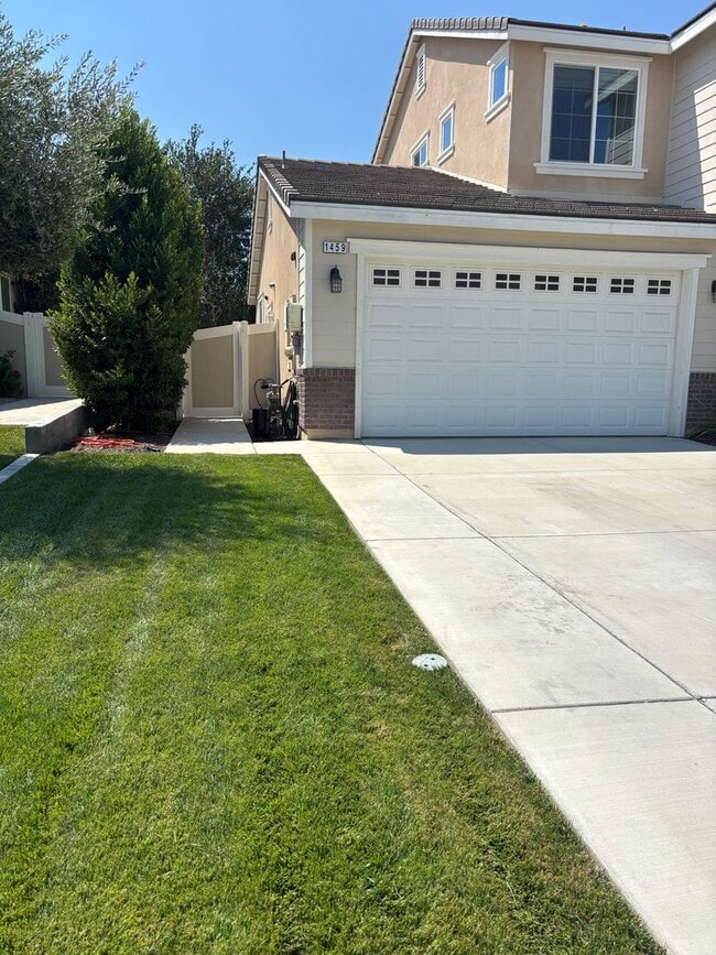 Building Photo - Beautiful 4- Bedroom Home
