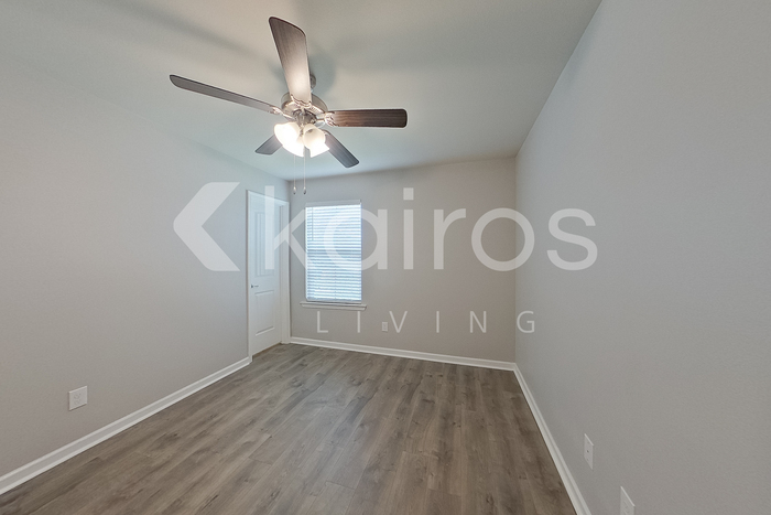 Building Photo - 403 Mango Dr